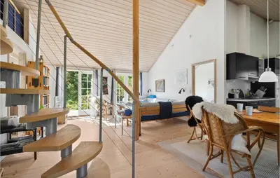 a living room with a table and chairs in a house at Stunning Home In Fur With Wifi in Fur