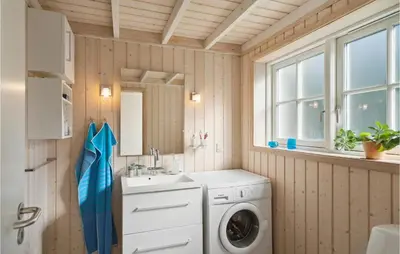 a bathroom with a washing machine and a sink at Stunning Home In Fur With Wifi in Fur