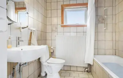 a bathroom with a toilet and a sink and a tub at 3 Bedroom Pet Friendly Home In Frøstrup in Frøstrup