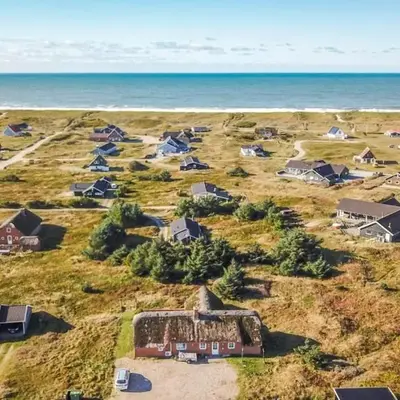 Cozy thatched cottage with pool by the sea - SJ450