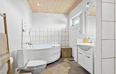 a bathroom with a tub and a toilet and a sink at Gorgeous Home In Øster Assels With Wifi in Øster Assels
