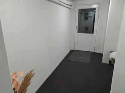 a hallway with a white door and a mirror at Centralt beliggende hyggeligt byhus med 8 sovepladser 130m2 med pejs in Holstebro