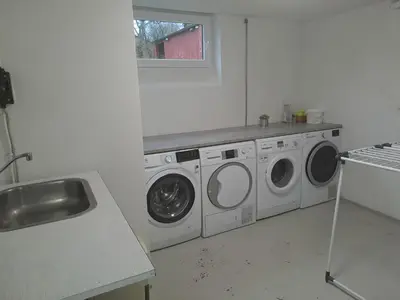 a laundry room with two washing machines and a sink at Centralt beliggende hyggeligt byhus med 8 sovepladser 130m2 med pejs in Holstebro