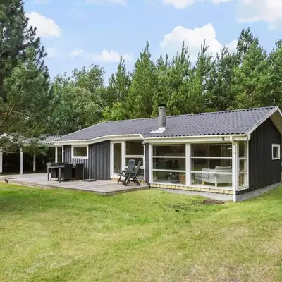 Holiday home with spacious garden