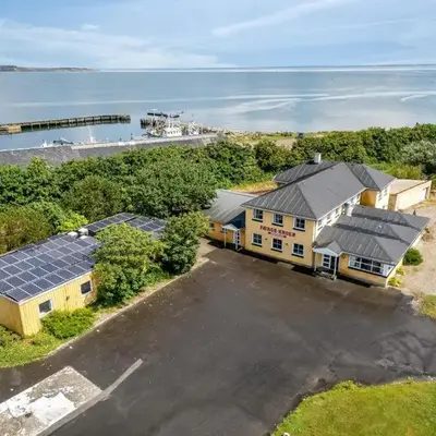 40-Person Holiday Home