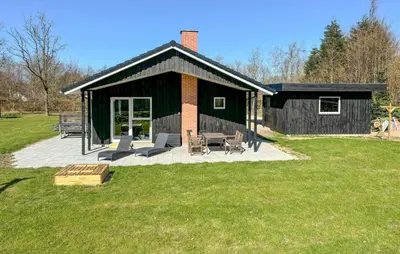 a small cabin with a picnic table and chairs in a yard at Beautiful Home In Spøttrup With Wifi in Spottrup