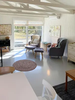a living room with couches chairs and a table at Personlighed Arkitekttegnet Hus Ved Spøttrup in Spottrup