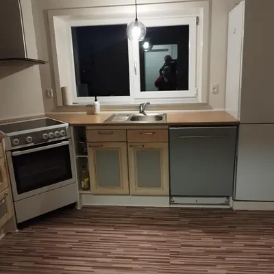 a kitchen with a sink and a window at Hyggelig lejlighed i stille by in Vemb