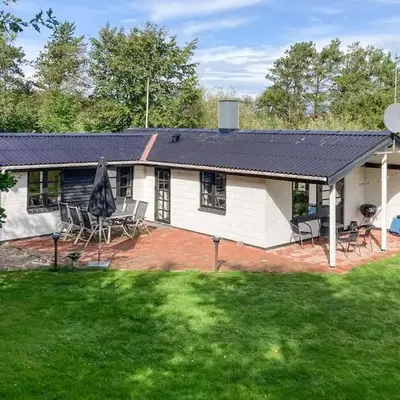 Stunning Home In Øster Assels With Wifi