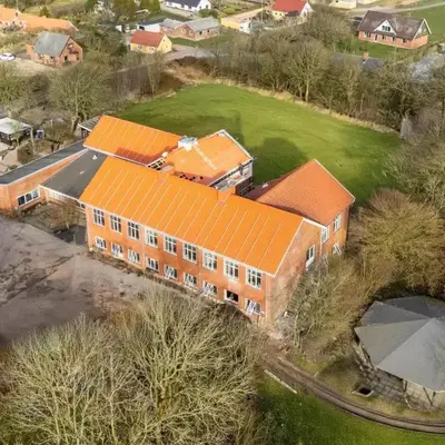 Exclusive Pool Houseconference Center With Gymnasium