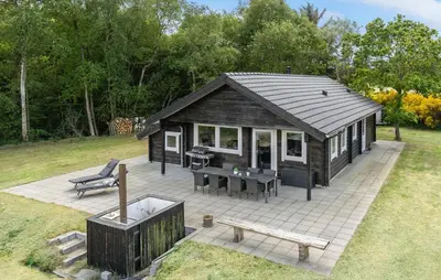 a small cabin with a picnic table and a bench at 3 Bedroom Cozy Home In Højslev in Højslev