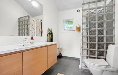 a bathroom with a toilet and a sink and a shower at 3 Bedroom Amazing Home In Fur in Fur