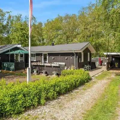 Lovely Renovated Holiday Home With A Wilderness Bath And Fenced Grounds