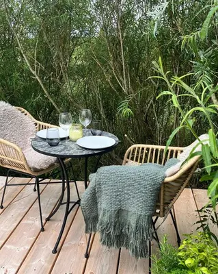 a table and chairs sitting on a wooden deck at Agger Glamping - Lyngheden in Vestervig