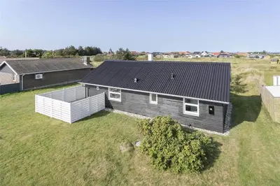 an overhead view of a house with a yard at 736-Thisted-Kuttervej-6 in Thisted