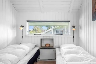 two beds in a small room with a window at 620-Thisted-Pighvarvej-20 in Thisted