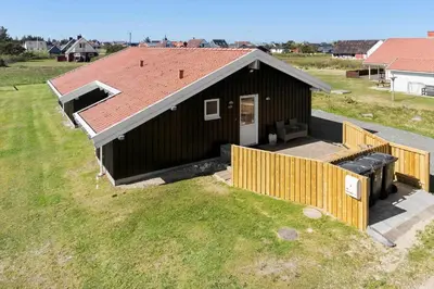 an overhead view of a small house with a yard at 868-Thisted-Nordsovej-168 in Thisted