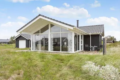 a house with large expanses of glass in a field at 994-Thisted-Gravsesvej-20 in Torsted