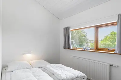 two beds in a room with a window at LK1948-Lokken-Karinavej-48 in Løkken