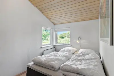 two beds in a room with two windows at LK1813-Lokken-Jorginesvej-3 in Løkken