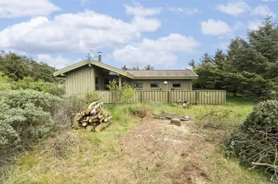 a small house in the middle of a field at BL1714-Saltum-Lyngsletten-11 in Saltum