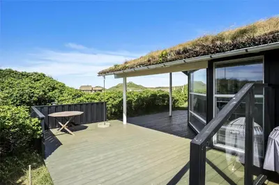 a deck with a grass roof on a house at BL1534-Blokhus-Taarnfalkevej-10 in Blokhus