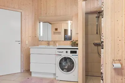 a kitchen with a washing machine in a bathroom at BL842-Blokhus-Laerkevej-29 in Blokhus