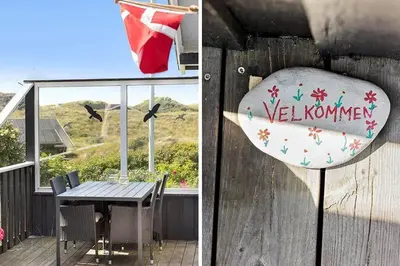 a table and a sign on the side of a house at BL1100-Blokhus-Klitvejen-44 in Blokhus