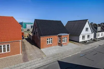 an overhead view of a group of houses at 713-Thyboron-Vesterhavsgade-34 in Thyborøn