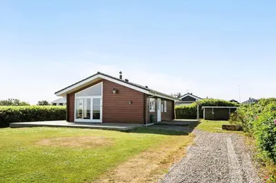 a small wooden house with a garden at G119-Lemvig-Klovervej-19 in Lemvig