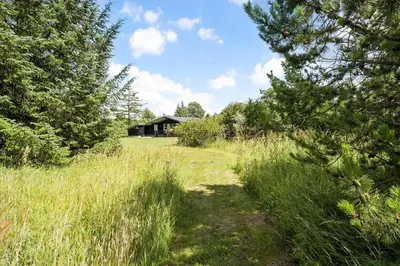 a field of tall grass with a house in the background at JB139-Fjerritslev-Kastanievej-13 in Fjerritslev