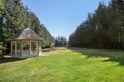 a small gazebo in the middle of a field at JB186-Fjerritslev-Gyvelstien-27 in Fjerritslev