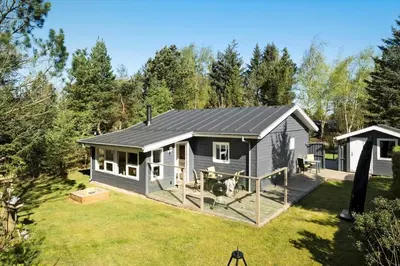 a modular home with a large yard with a house at JB246-Brovst-Graevlingevej-13 in Brovst