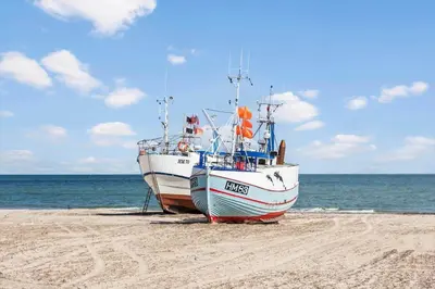 two boats sitting on the sand on the beach at JB126-Fjerritslev-Tyttebaerstien-48 in Fjerritslev