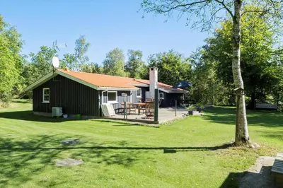 a small house in a yard with a tree at JB179-Fjerritslev-Slojbrovej-77 in Fjerritslev