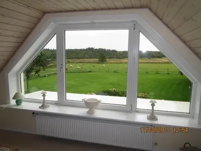 a window in a room with a view of a field at Bakkegården Homestay in Spottrup