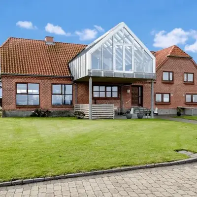 4 Bedroom Beach Front Home In Vinderup