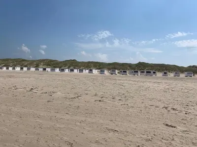 an empty beach with buildings in the background at Søndergade 21, Lejl 3 in Løkken
