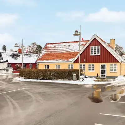 Nice Home In Løgstrup With Wifi