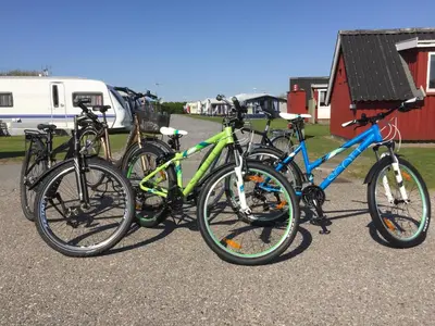 a group of bikes parked next to each other at Danhostel Thyborøn in Thyborøn