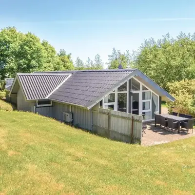 Four-Bedroom Holiday Home In Spottrup