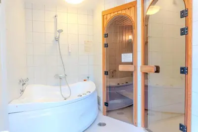 a bathroom with a bath tub and a shower at Palads Hotel in Viborg