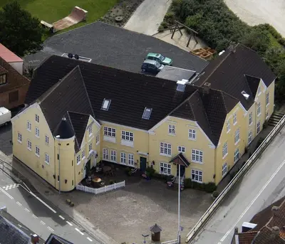 an aerial view of a large yellow building at Hotel Højslev Kro in Højslev