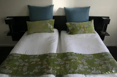 two beds sitting next to each other in a bedroom at Seaside Hotel Thyborøn in Thyborøn
