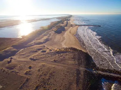 an aerial view of an island in the ocean at Luksus-poolhus B5 in Harboør