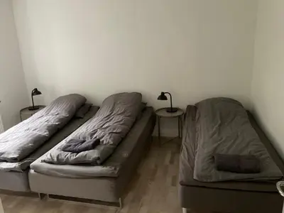 two beds in a room with two lamps on tables at Malthe Bruuns Vej 17, 1. sal in Thisted