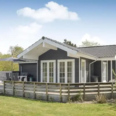 Three-Bedroom Holiday Home In Logstor