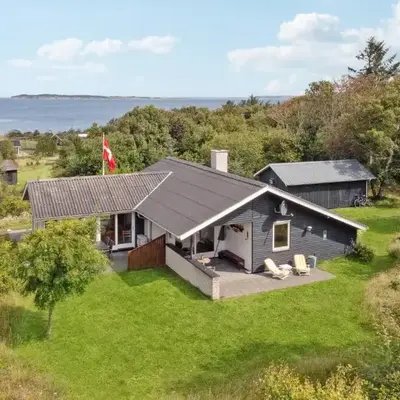 Three-Bedroom Holiday Home In Fur