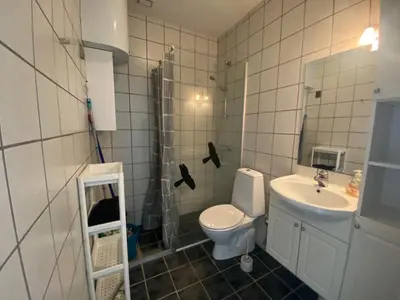a bathroom with a toilet and a sink at Agger Tange Feriecenter lejligheder - 100 m fra Vesterhavet in Vestervig