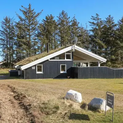 4 Bedroom Beautiful Home In Saltum